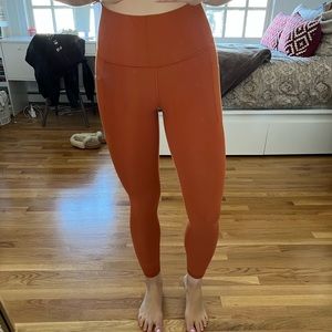 Athleta Salutation Stash Pocket 7/8 Tight